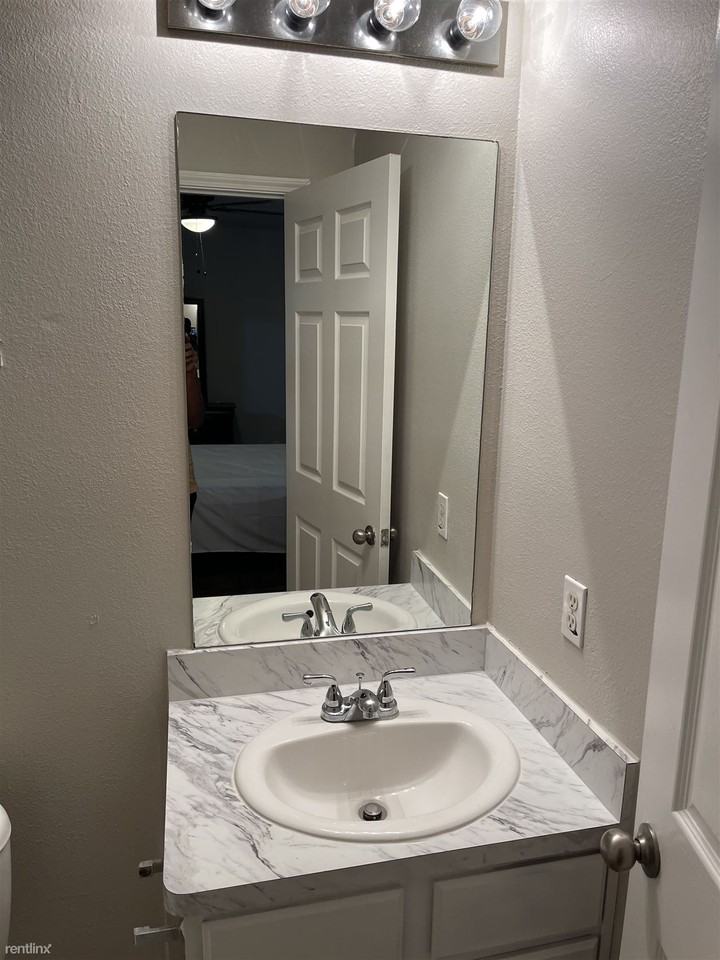 23355 High Point St - Photo 3 of 4