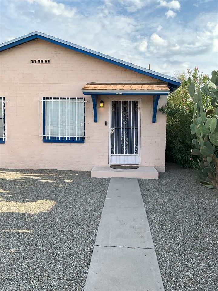 2420 E 23rd St - Photo 2 of 35