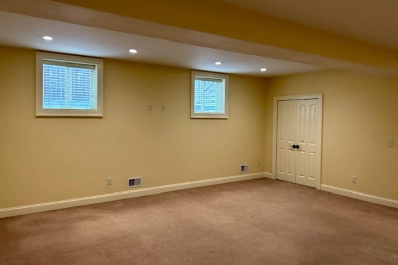 213 Wilber Ave - Photo 3 of 7