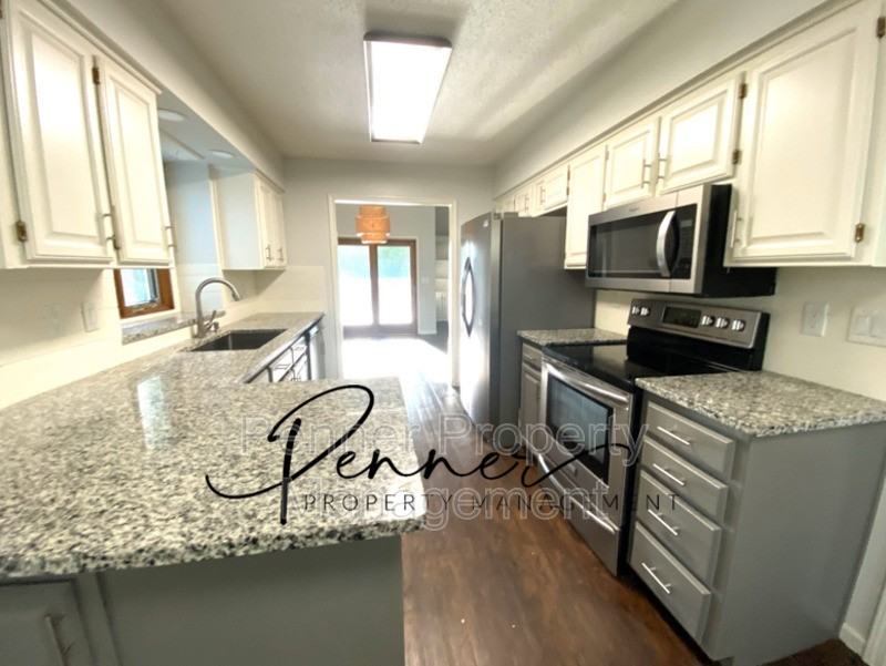 209 N Wells St #A - Photo 2 of 13