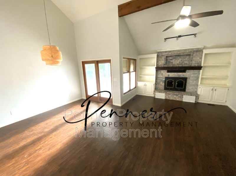 209 N Wells St #A - Photo 3 of 13