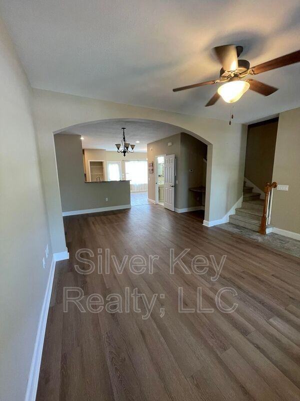 415 Ashbury Cir - Photo 3 of 25