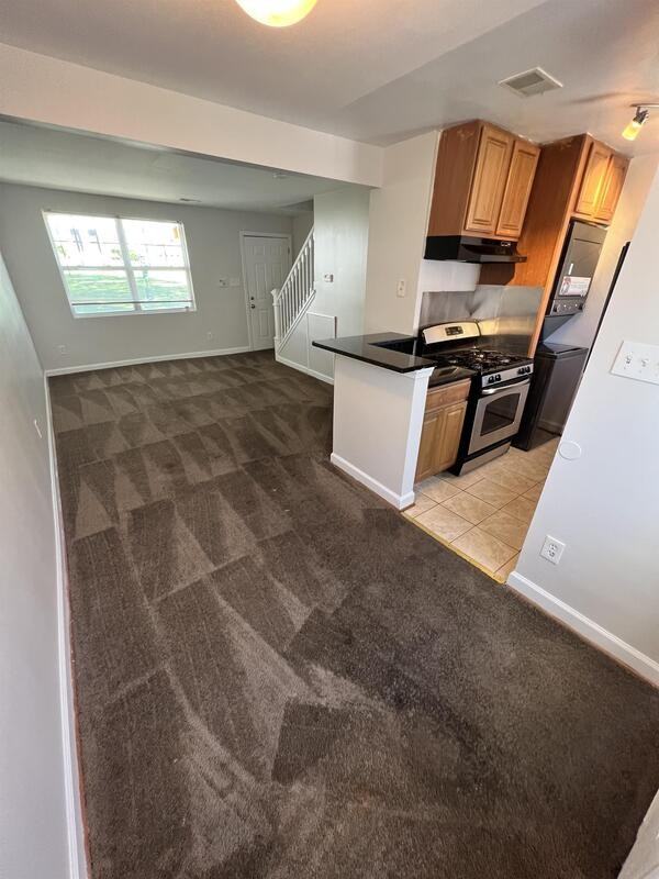 6890 Hawthorne St - Photo 2 of 21