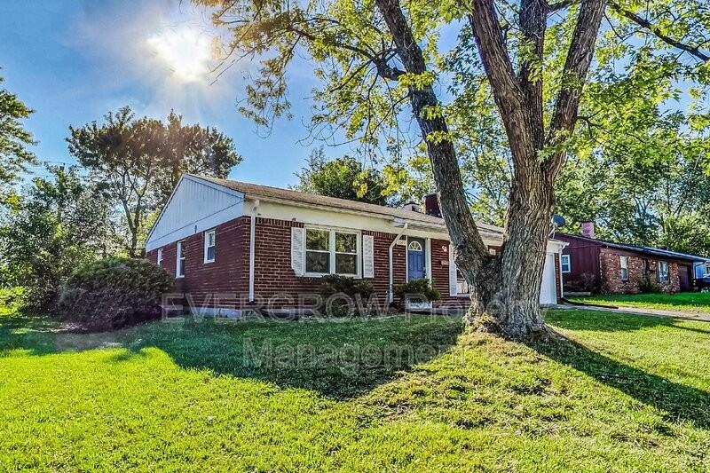 3541 N Wittfield St - Photo 3 of 40