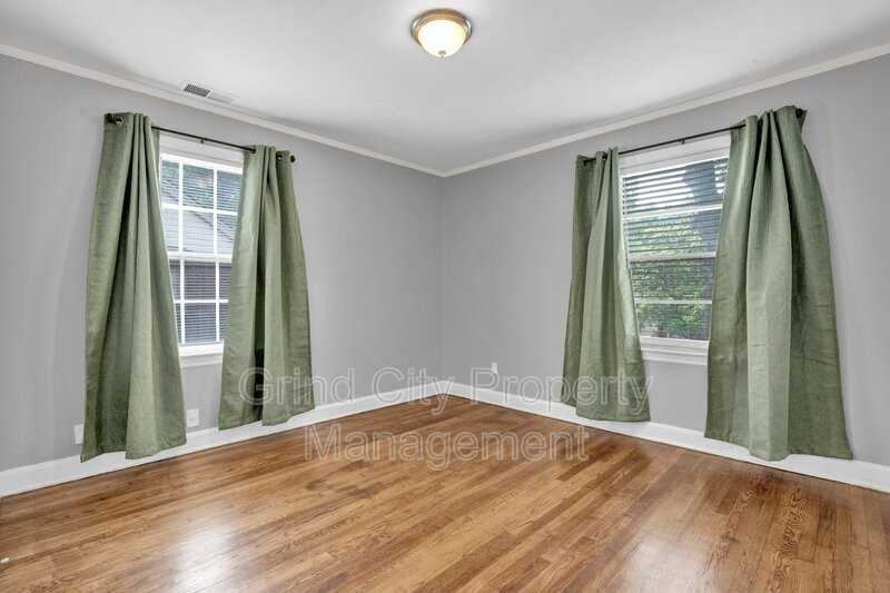 112 S Greer St - Photo 3 of 21