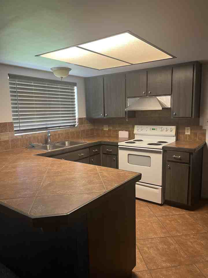 3216 E Yucca St - Photo 3 of 15