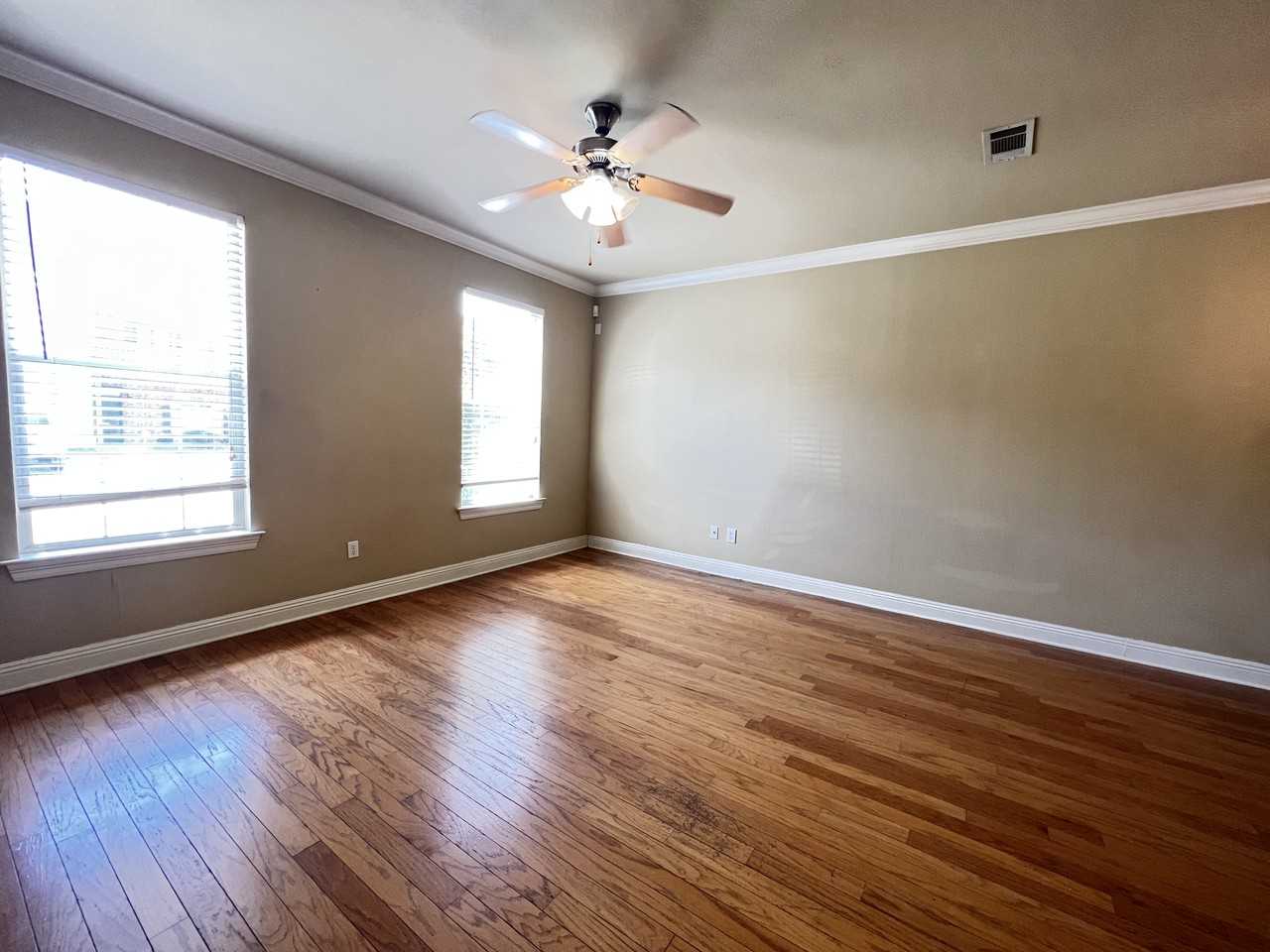 2104 Mt Hope Aly - Photo 2 of 13