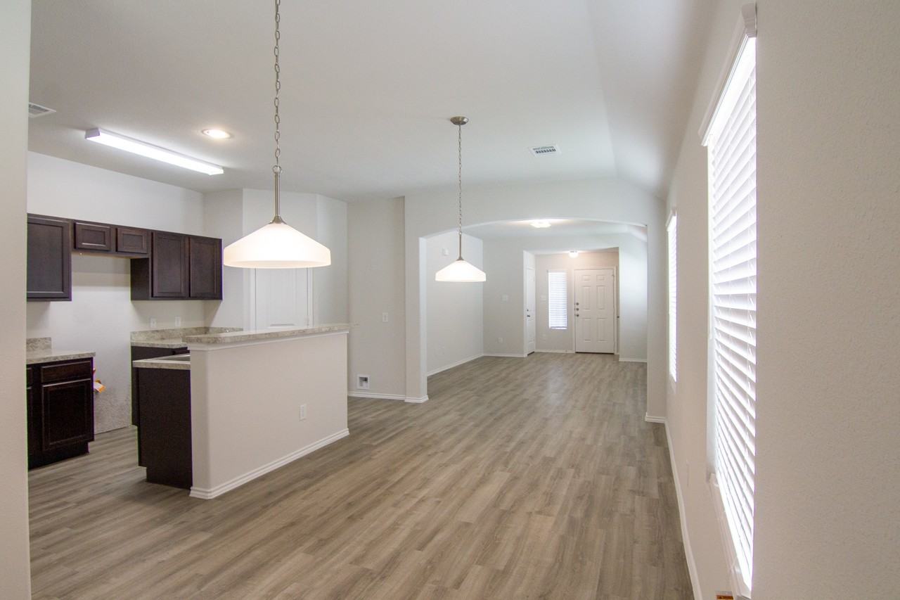 25242 Sanitas Valley Dr - Photo 3 of 8