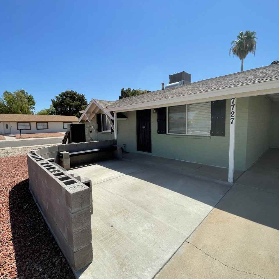 7727 West Medlock Drive - Photo 2 of 14