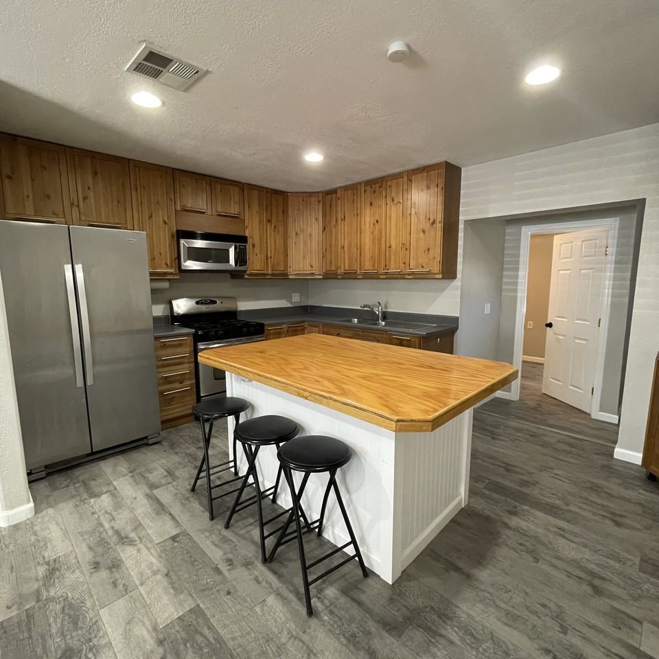 7727 West Medlock Drive - Photo 4 of 14