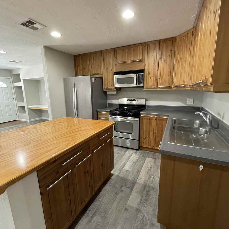 7727 West Medlock Drive - Photo 5 of 14