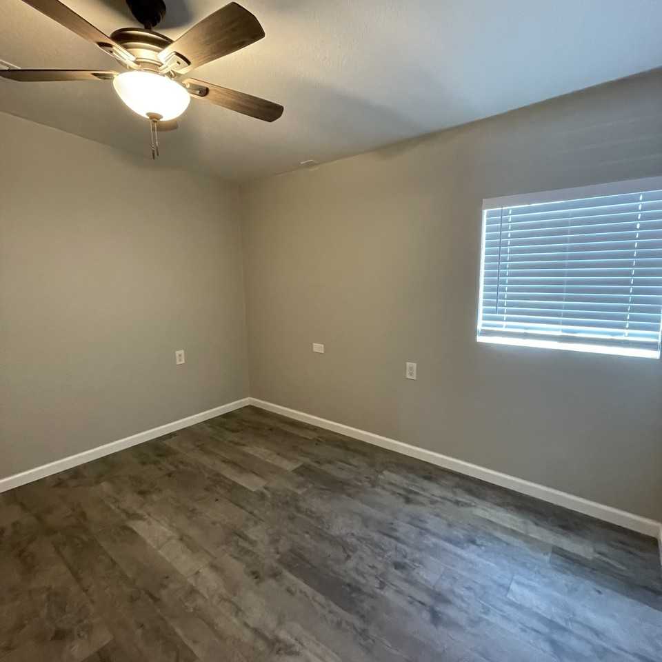 7727 West Medlock Drive - Photo 6 of 14