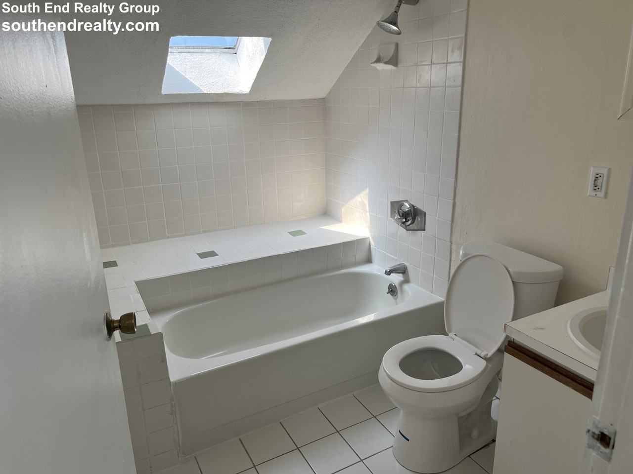 674 Massachusetts Ave #5 - Photo 6 of 39