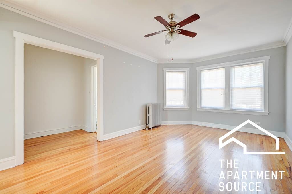 4402 N Rockwell St #3 - Photo 6 of 12