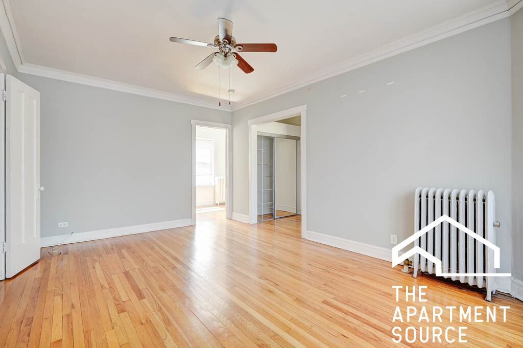4402 N Rockwell St #3 - Photo 7 of 12