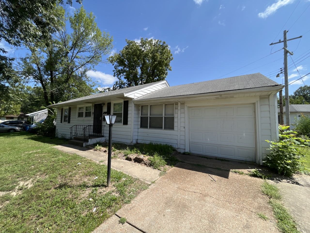 10410 Renfrew Dr - Photo 3 of 17