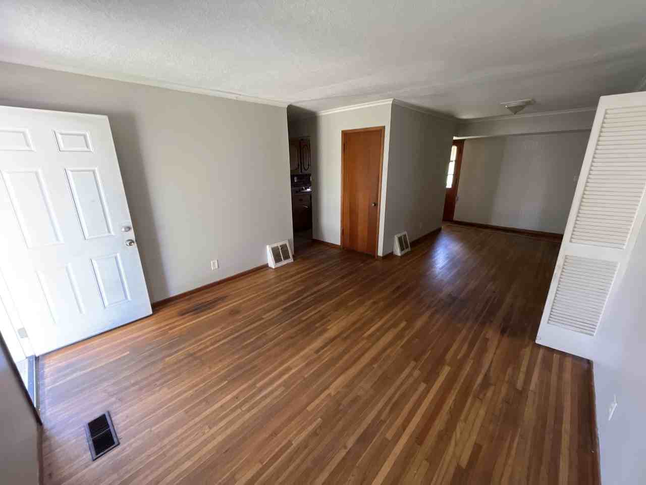 10410 Renfrew Dr - Photo 7 of 17