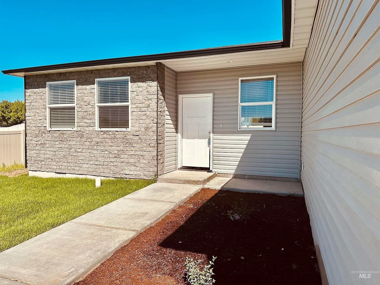 849 Trout Creek Way - Photo 3 of 15