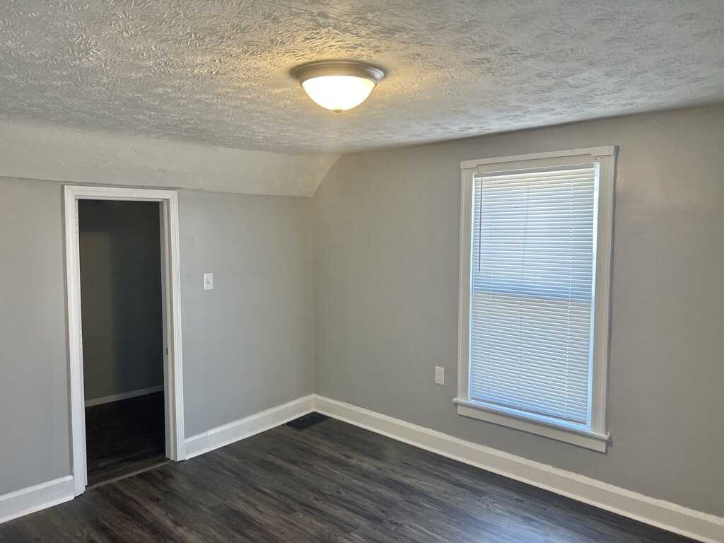 1403 W Memorial Dr #B - Photo 3 of 17