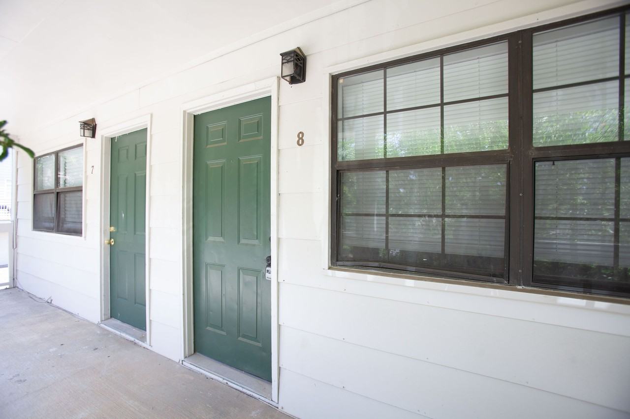 1906 N Bryant St - Photo 2 of 8