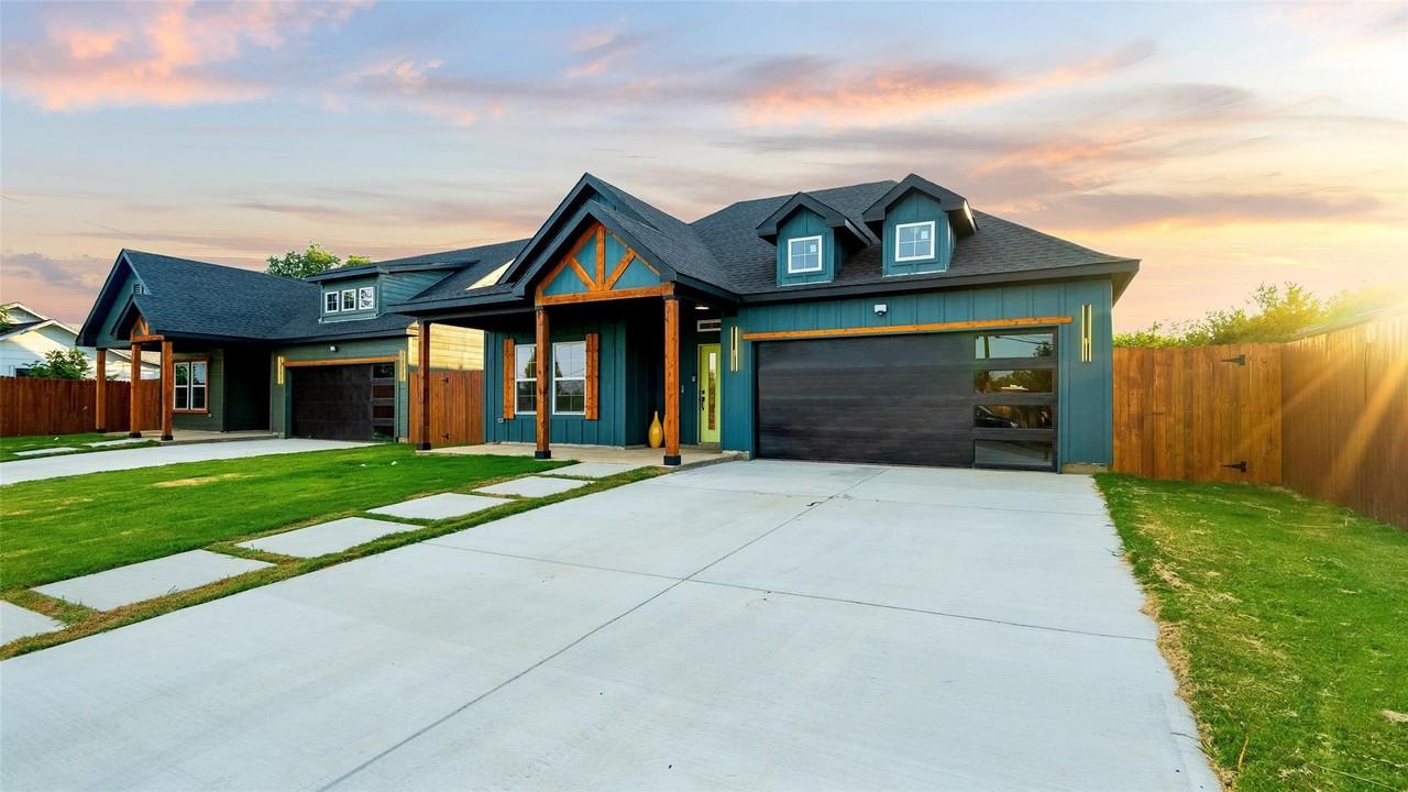 3012 Walker St - Photo 3 of 19