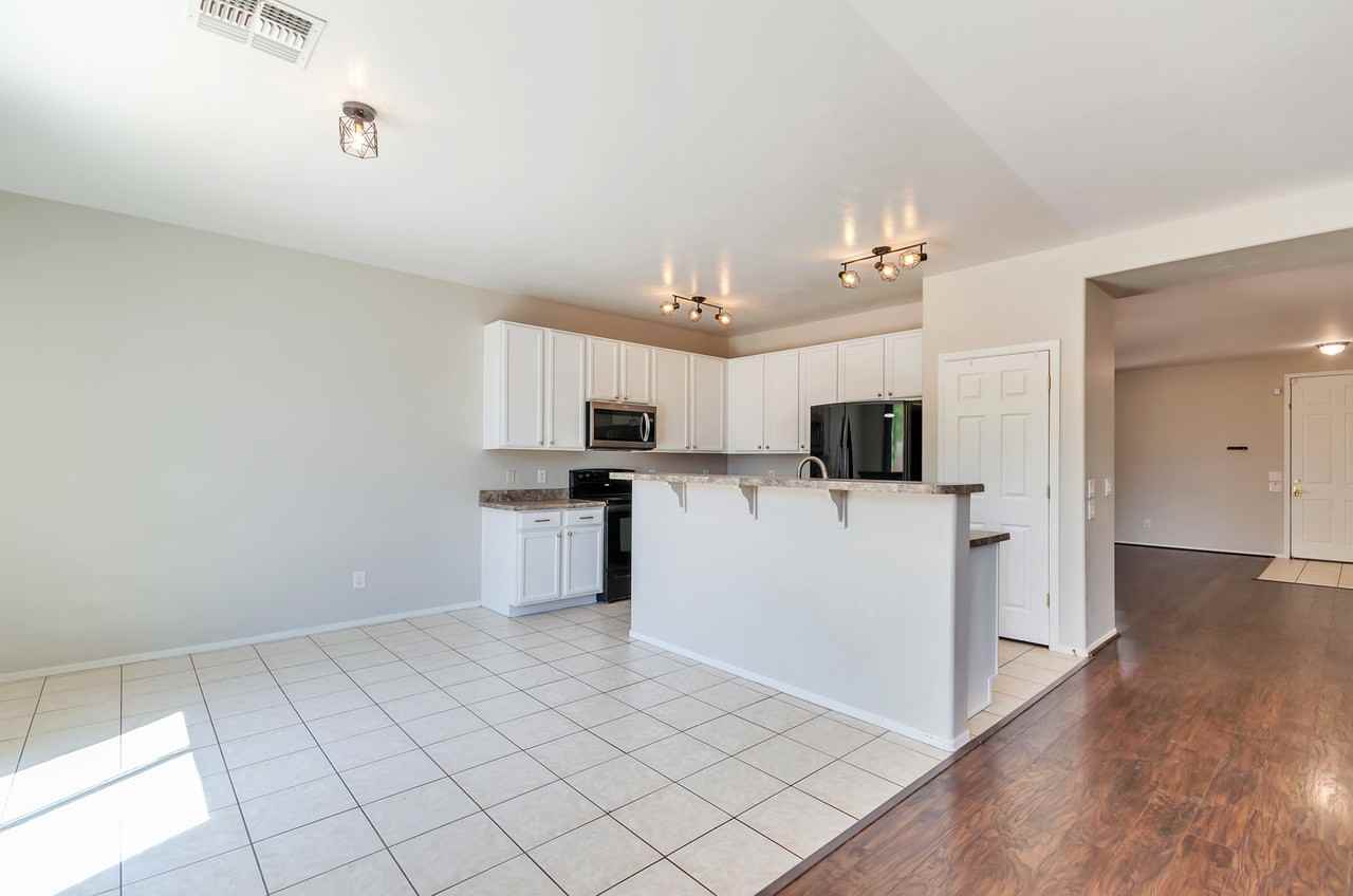 4816 E Starpoint St - Photo 6 of 25