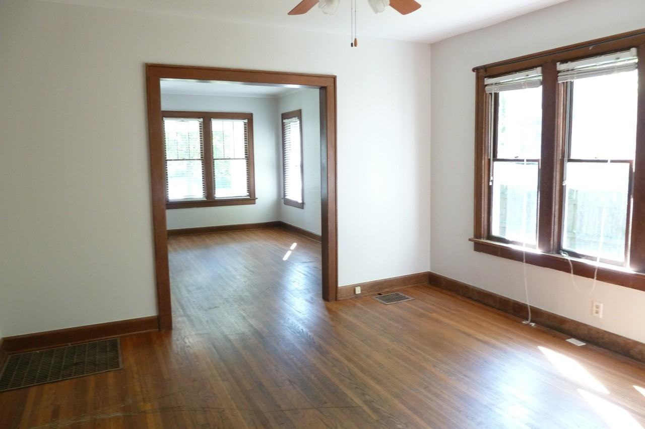 835 College Ave - Photo 3 of 19