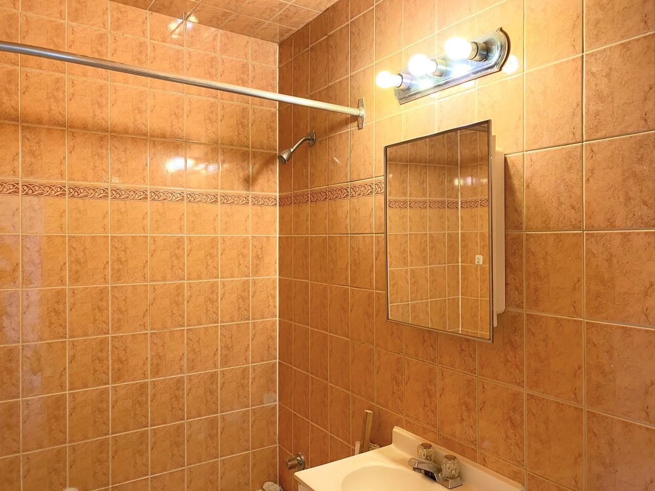 9025 9e Avenue - Photo 2 of 14