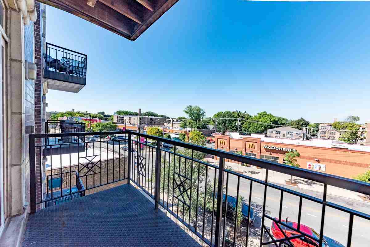 6745 N Clark St #3N - Photo 2 of 24