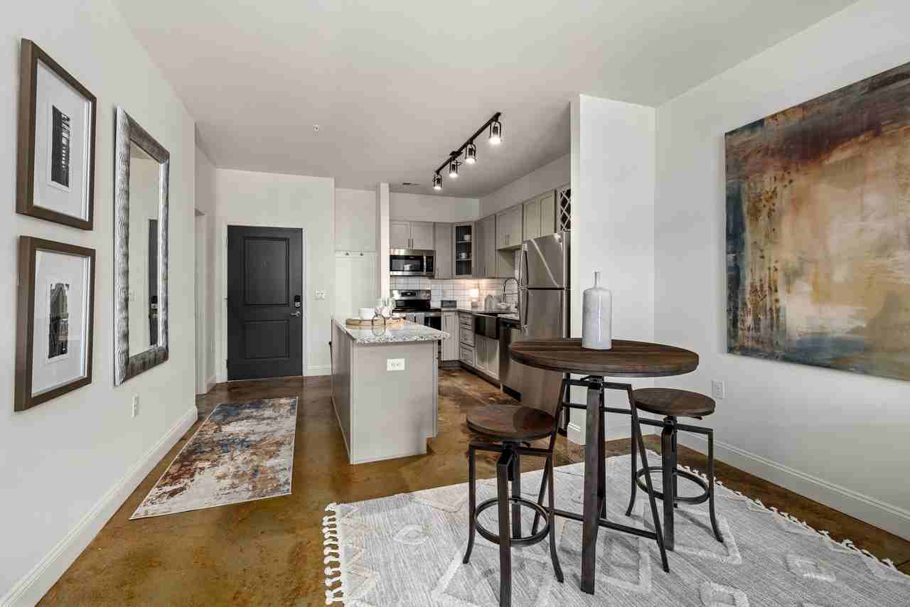 Comet Garner - Photo 3 of 38