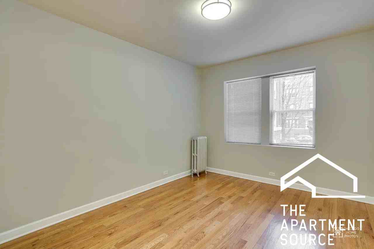 838 E 53rd St #2E - Photo 3 of 11