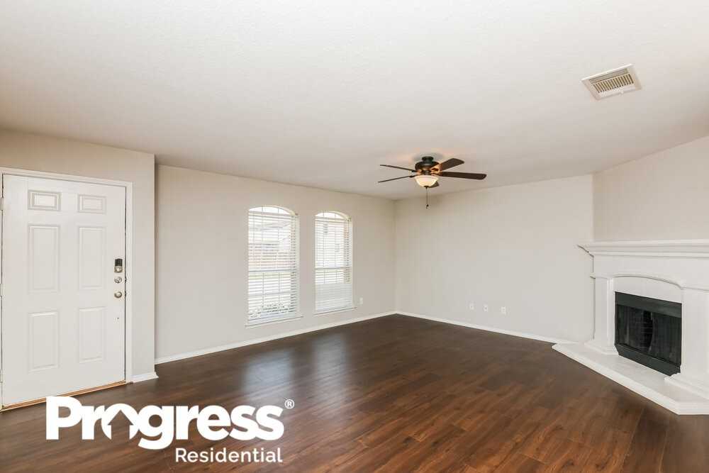 744 Bur Oak Dr - Photo 3 of 16