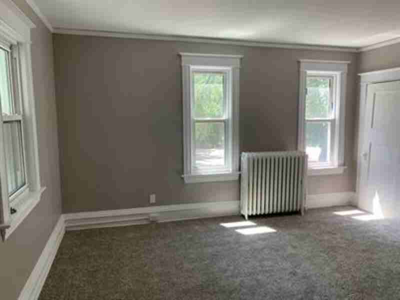 114 W Summit Ave - Photo 2 of 7