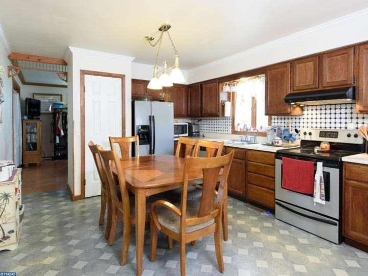 13 Redwood Dr - Photo 2 of 25