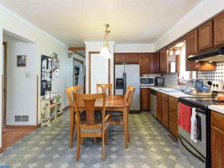 13 Redwood Dr - Photo 3 of 25