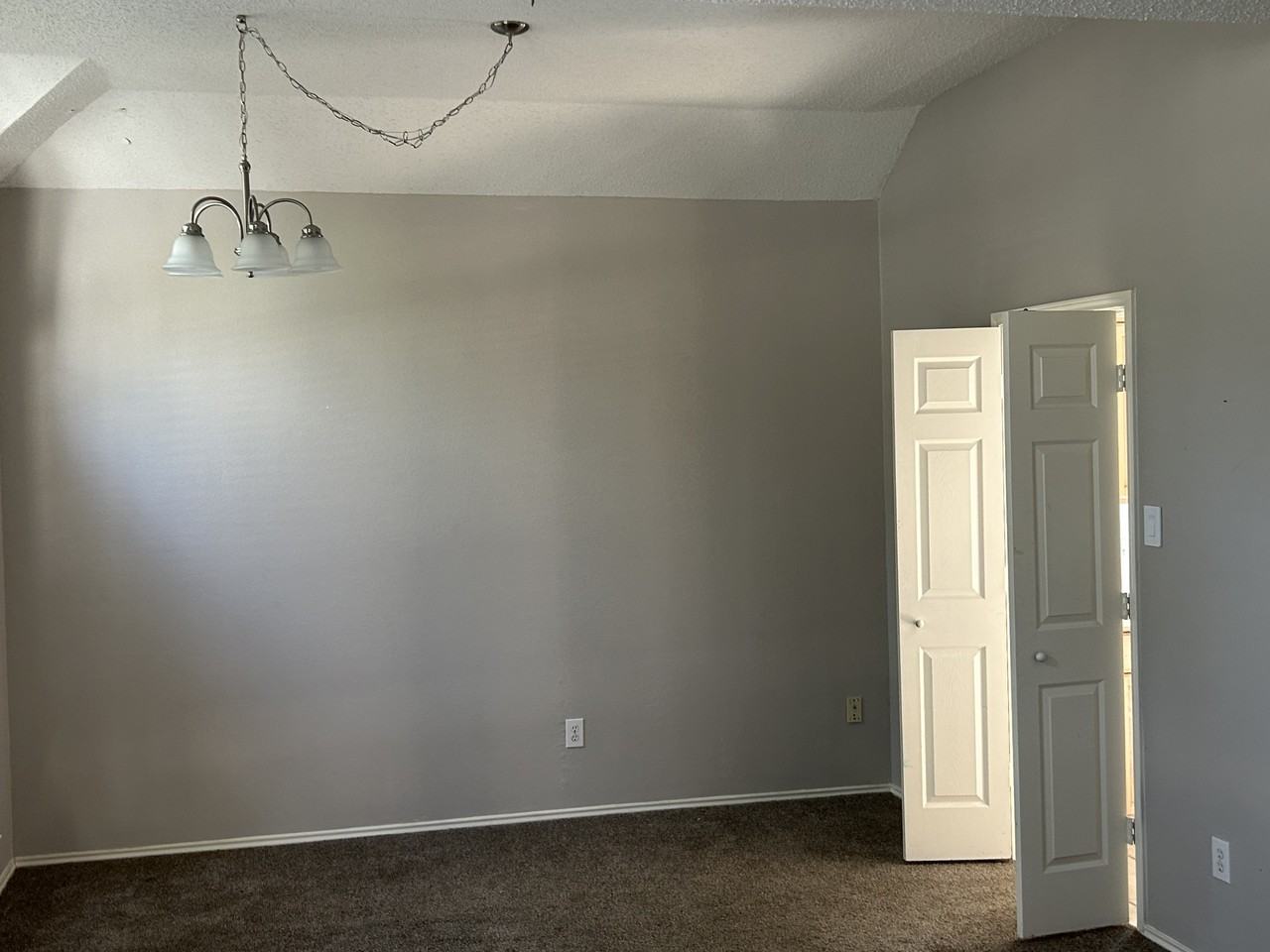 1634 Glenmore Dr #NA - Photo 2 of 5