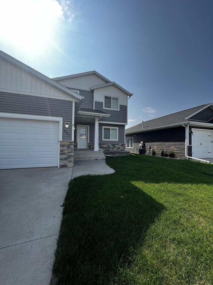 837 Albert Dr W #1 - Photo 2 of 27