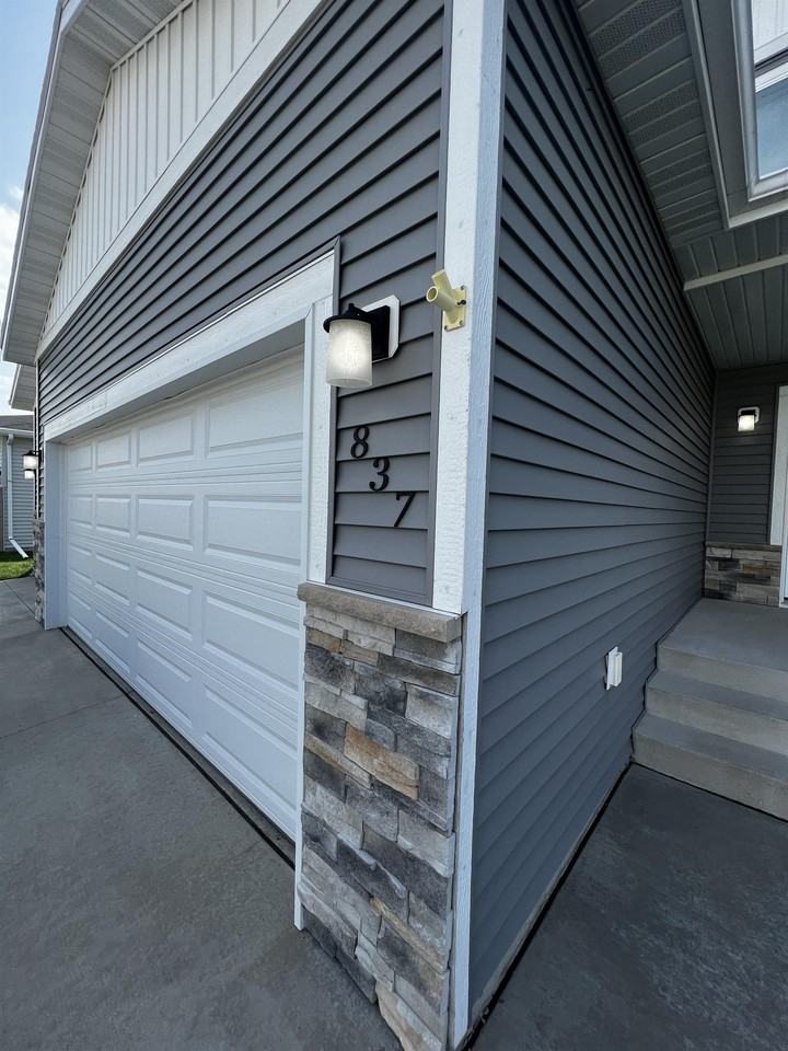 837 Albert Dr W #1 - Photo 3 of 27