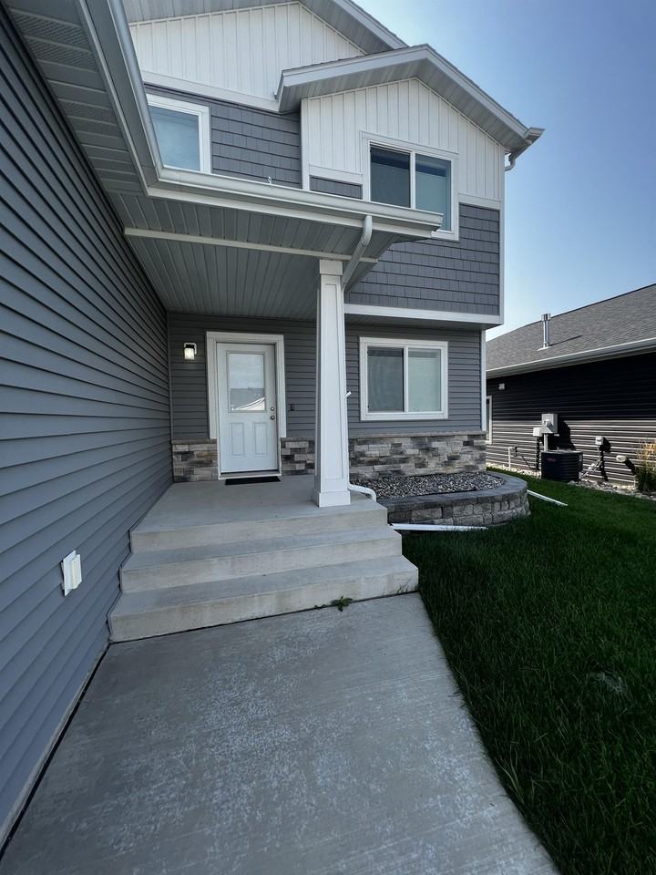 837 Albert Dr W #1 - Photo 4 of 27