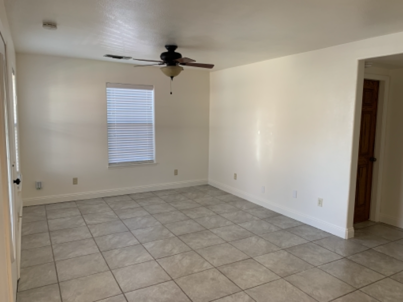 204 Edwards St - Photo 3 of 10