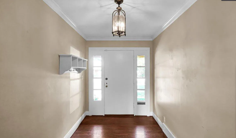 2204 Bashford Manor Ln - Photo 2 of 19