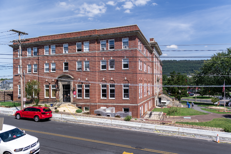 638 N 6th St - Photo 2 of 25