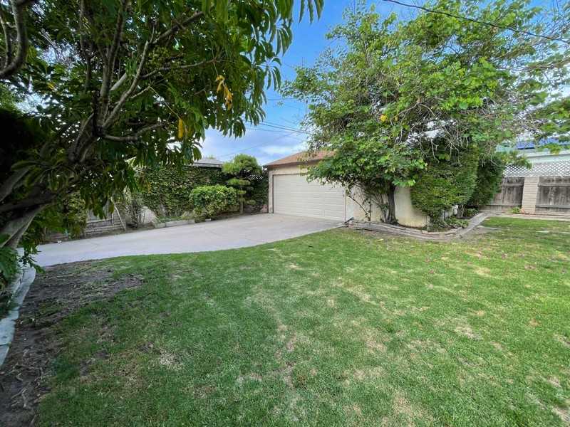 5402 West 134th Street - Photo 6 of 6