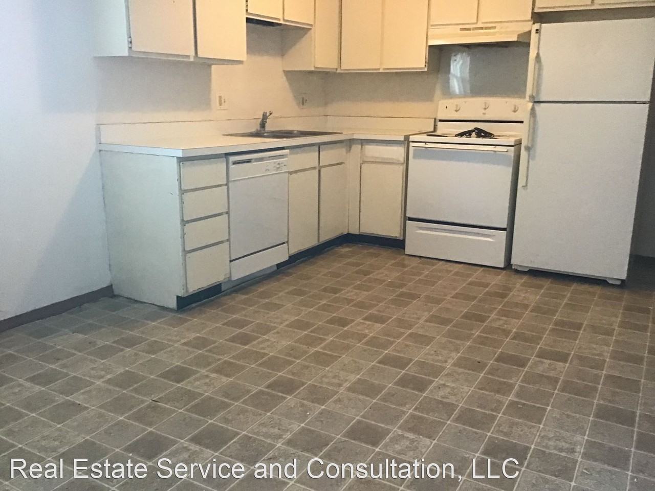 126 N Walnut St - Photo 2 of 7