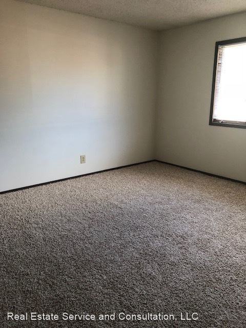 126 N Walnut St - Photo 3 of 7