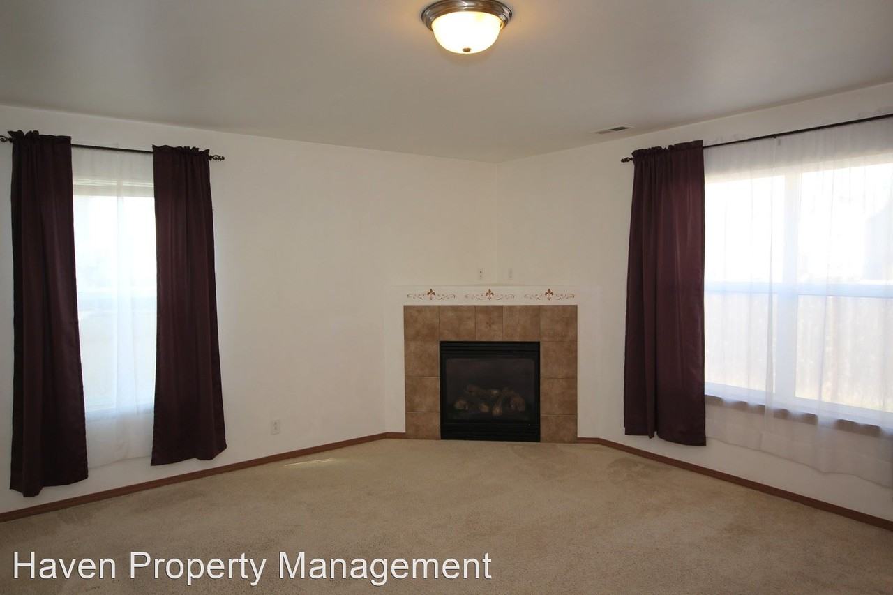 1507 203rd Street Ct E - Photo 3 of 10