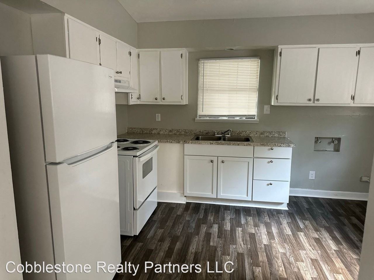 1913 Meadow Dr - Photo 3 of 7