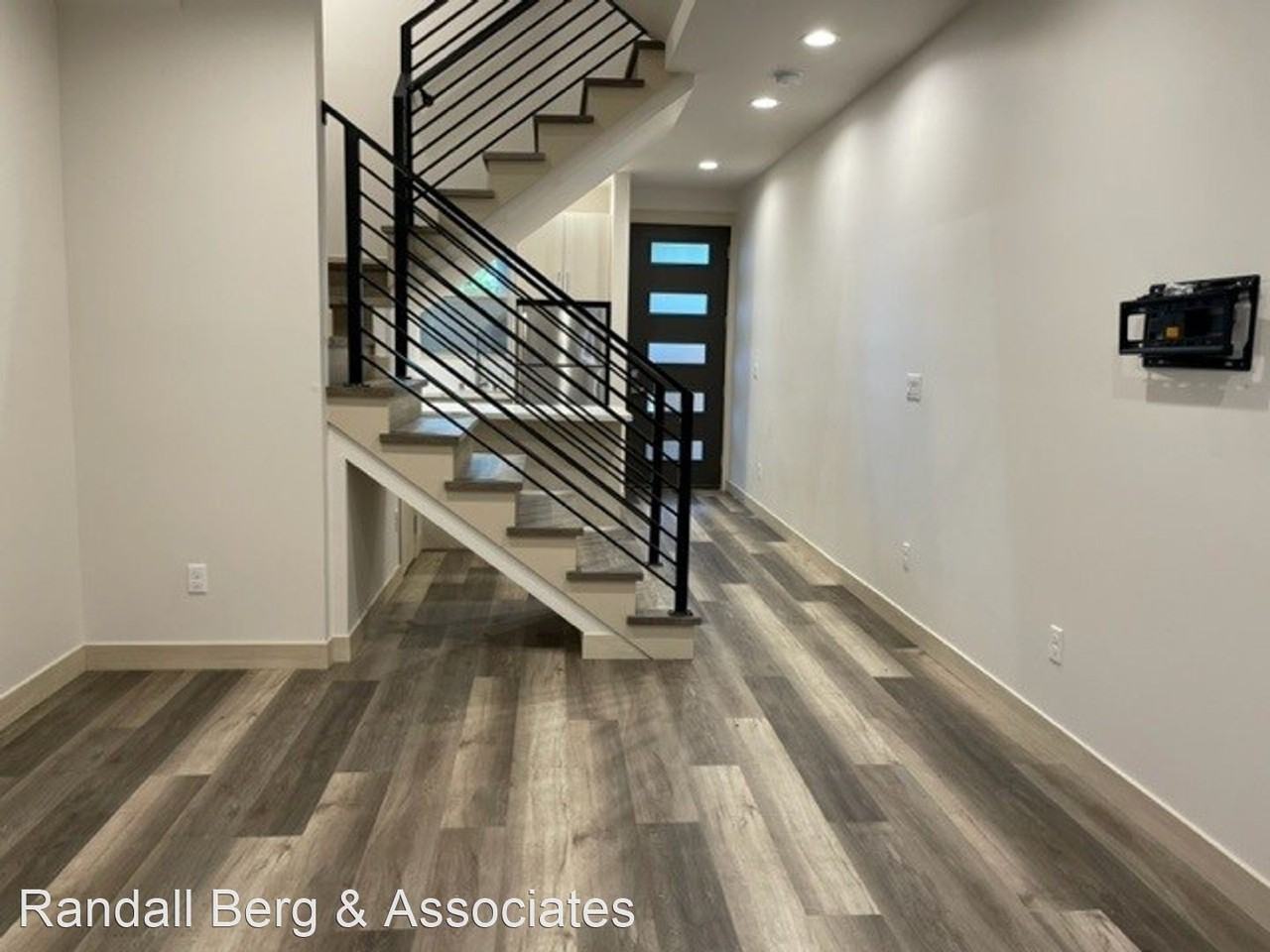 5616B California Ave Sw - Photo 3 of 30