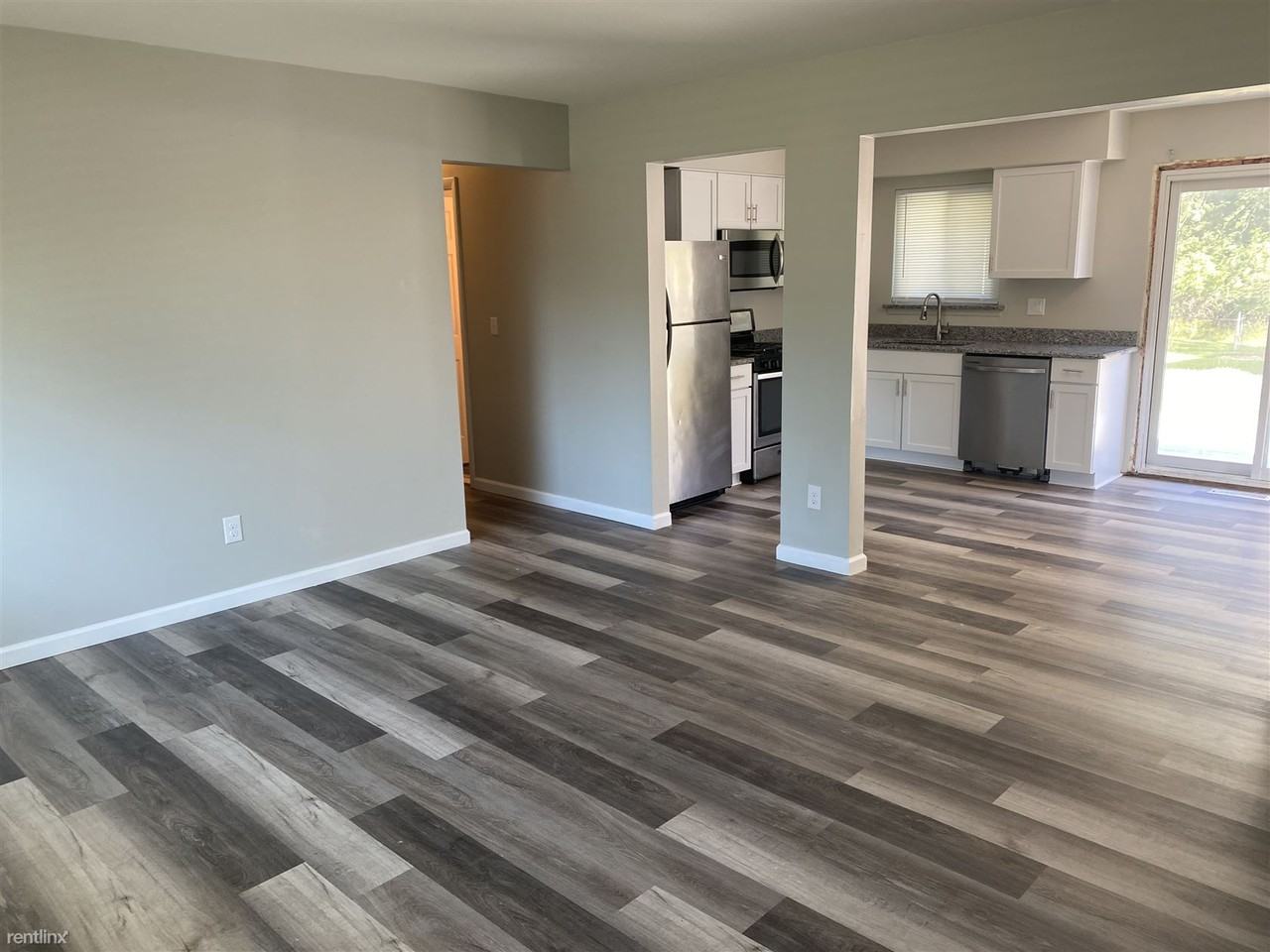 22064 Silver Creek Ln - Photo 3 of 9