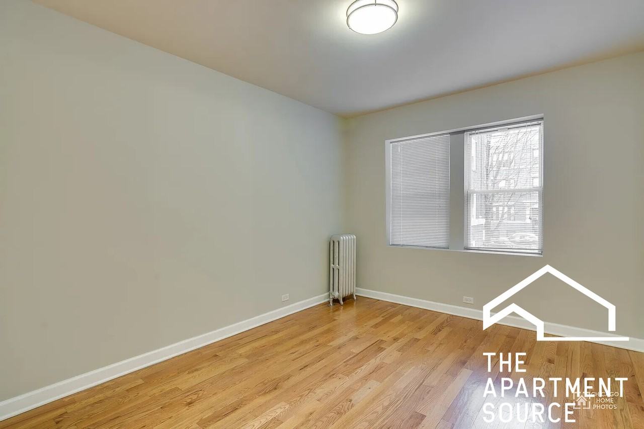 840 E 53rd St #2S - Photo 6 of 9